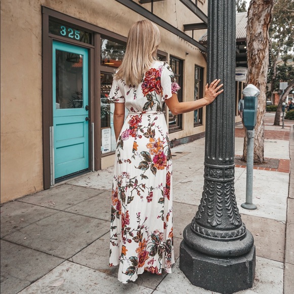 🌿 Through The Gardens Floral Maxi Dress - Picture 2 of 8